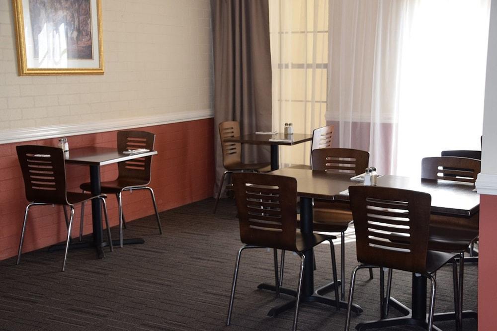 Best Western Coachman'S Inn Motel Батърст Екстериор снимка